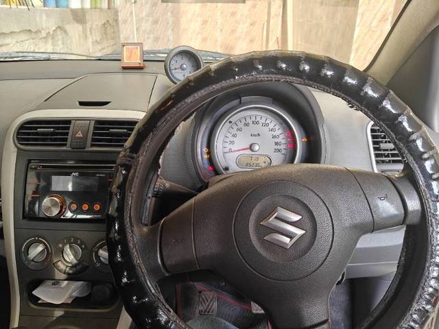 https://images10.gaadi.com/usedgaadi-sellcar/UsedCar/e5b9e9bfa/f95e11c8-b6b7-4bbd-bce0-fd2534e4a5e6.jpg?imwidth=6401
