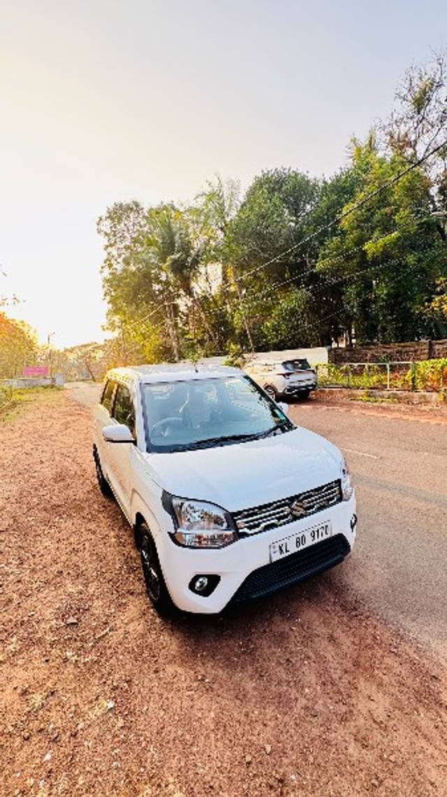 https://images10.gaadi.com/usedgaadi-sellcar/UsedCar/e5b9fa9ca/341bb4f8-84c2-417d-ab88-4b1a9269d26f.jpeg?imwidth=6401