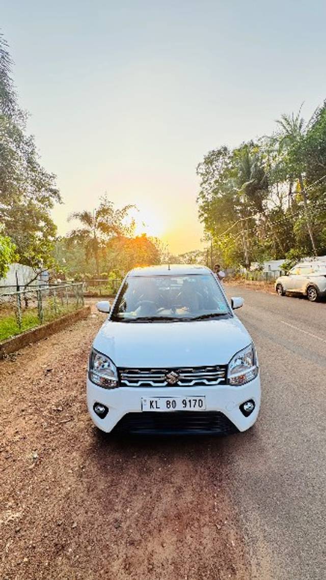 https://images10.gaadi.com/usedgaadi-sellcar/UsedCar/e5b9fa9ca/e17e6d14-c348-4b03-a443-95f025ac2079.jpeg?imwidth=6402