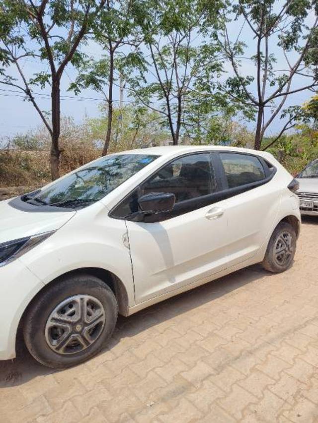 https://images10.gaadi.com/usedgaadi-sellcar/UsedCar/e5ba3d79a/1900eb67-3fde-4a5a-b38f-dd77c0cddc12.jpg?imwidth=6401