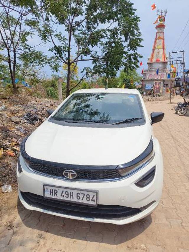 https://images10.gaadi.com/usedgaadi-sellcar/UsedCar/e5ba3d79a/f963ca84-5638-489a-8506-60cb4059dbf2.jpg?imwidth=6400
