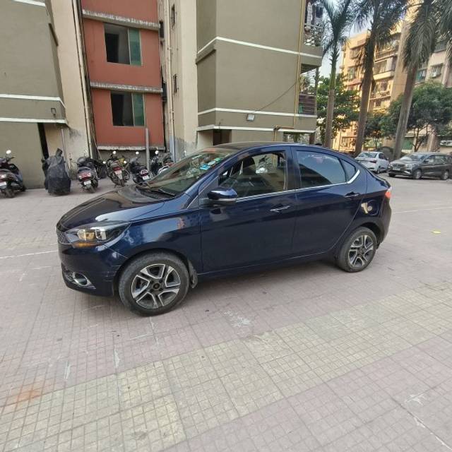 https://images10.gaadi.com/usedgaadi-sellcar/UsedCar/e5bb4959a/eb39ff59-0ffa-47a1-949e-833b38dadb88.jpeg?imwidth=6402