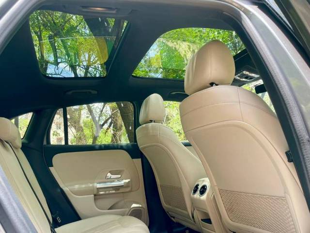 https://images10.gaadi.com/usedgaadi-sellcar/UsedCar/e5bb559da/33de1576-63d7-49a9-978e-b2ae460cab60.JPG?imwidth=6402
