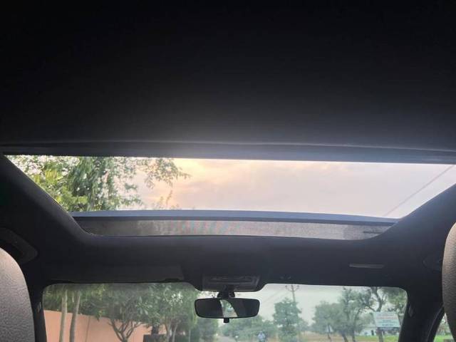 https://images10.gaadi.com/usedgaadi-sellcar/UsedCar/e5bb70fca/70de35d3-6d7d-4c5e-a0a5-2a453e612869.jpg?imwidth=6402