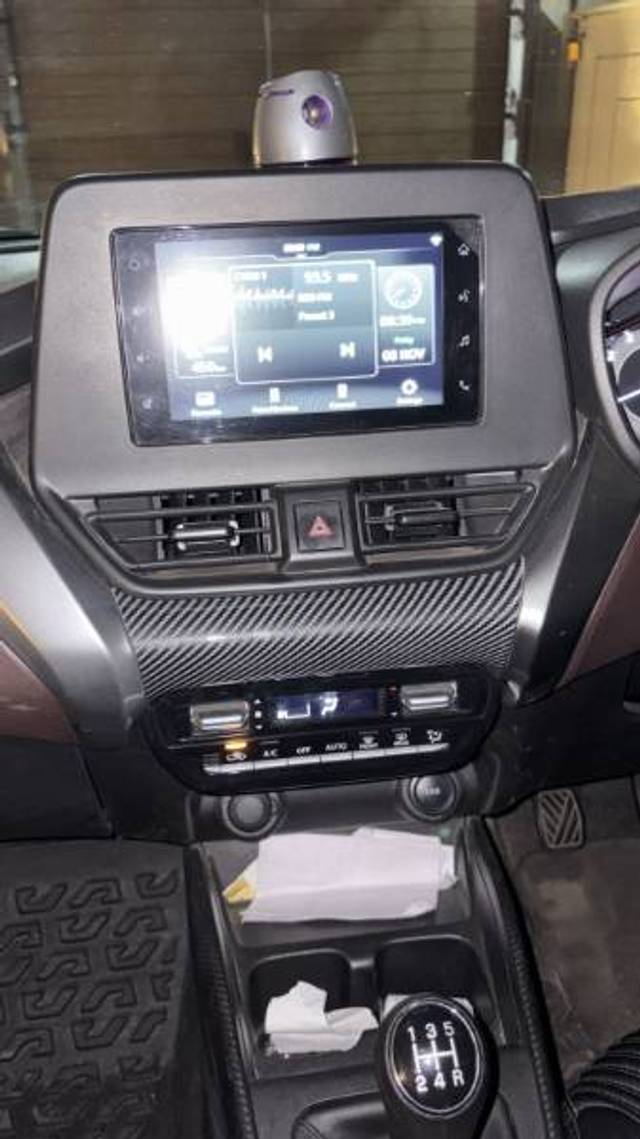 https://images10.gaadi.com/usedgaadi-sellcar/UsedCar/e5bb8f9aa/c9d39796-0575-48a5-8b77-84f2490eefb3.jpeg?imwidth=6402