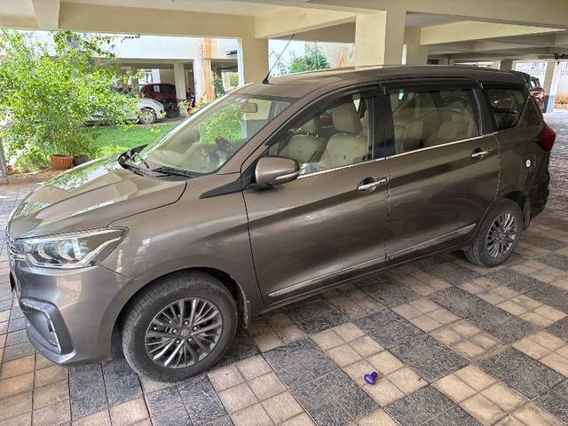 https://images10.gaadi.com/usedgaadi-sellcar/UsedCar/e5bbbcafa/5e00d2bb-9a37-4d16-9e4f-664a0e4c67ab.jpg?imwidth=6400