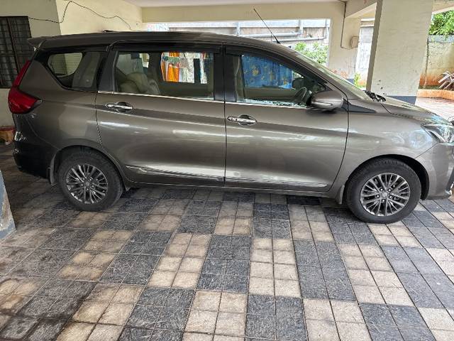 https://images10.gaadi.com/usedgaadi-sellcar/UsedCar/e5bbbcafa/ef26daa7-2cd4-437f-8211-69abe2cb9223.jpg?imwidth=6401