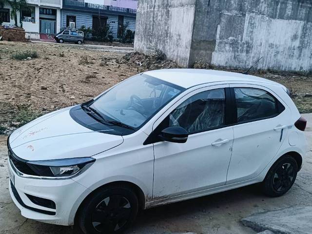 https://images10.gaadi.com/usedgaadi-sellcar/UsedCar/e5bbd20ea/2b33f189-4ecf-4017-9c39-1f23fbd3a5c2.jpg?imwidth=6400