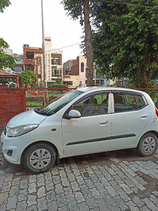 https://images10.gaadi.com/usedgaadi-sellcar/UsedCar/e5bbd224a/9e28375b-c527-4f60-a7bc-d3533af90ef9.jpg?imwidth=6401
