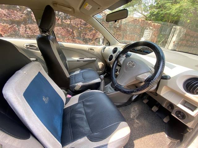 https://images10.gaadi.com/usedgaadi-sellcar/UsedCar/e5bc6b2ca/217a35a9-2a72-49d9-ab41-acf9029210ef.jpeg?imwidth=6402