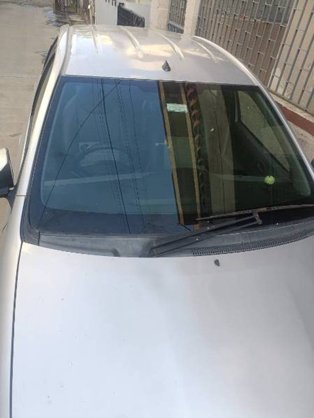https://images10.gaadi.com/usedgaadi-sellcar/UsedCar/e5bc74fea/851ed3b8-e08b-435d-a9d7-8b84c5bf9c52.jpg?imwidth=6401