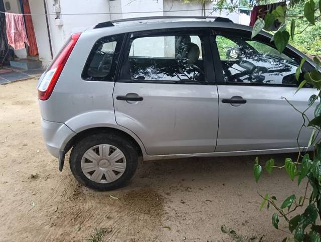 https://images10.gaadi.com/usedgaadi-sellcar/UsedCar/e5bd8aeea/cb42c9c4-e087-4dca-8d76-e8797d8c2af7.jpg?imwidth=6402