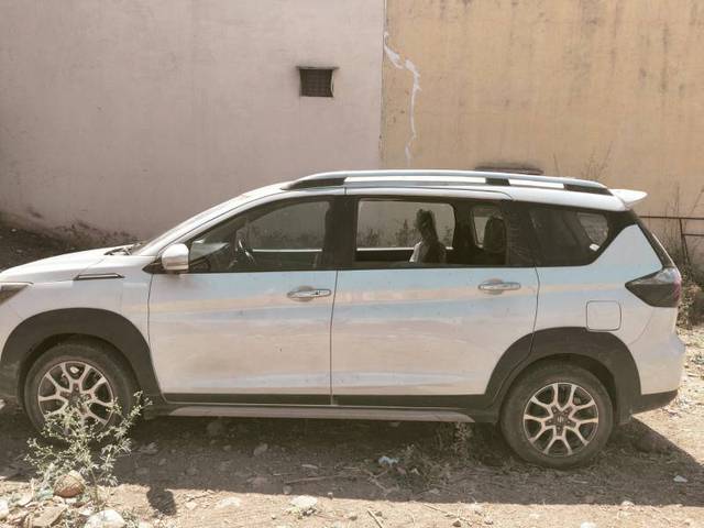 https://images10.gaadi.com/usedgaadi-sellcar/UsedCar/e5bd9018a/9fbeda2d-248b-4f7d-b016-7ff228fbbc65.jpg?imwidth=6400