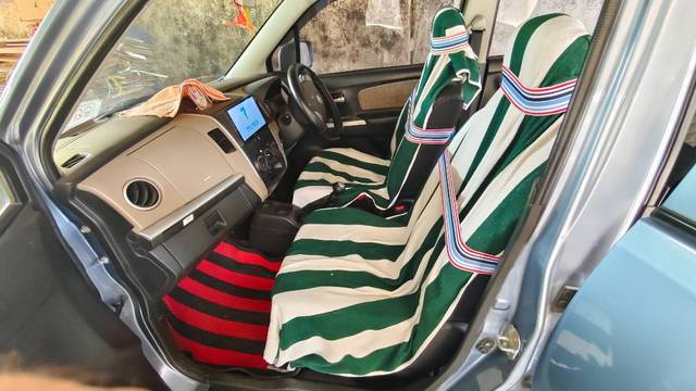 https://images10.gaadi.com/usedgaadi-sellcar/UsedCar/e5bd947fa/9e7ae982-9dd8-4e85-a7ca-93707a9fc3d1.jpg?imwidth=6401