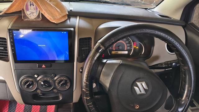 https://images10.gaadi.com/usedgaadi-sellcar/UsedCar/e5bd947fa/dc73fbb7-fa8e-4398-b77f-0717980800af.jpg?imwidth=6402