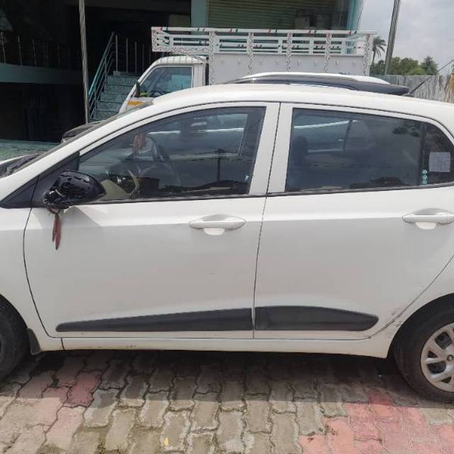 https://images10.gaadi.com/usedgaadi-sellcar/UsedCar/e5bddf05a/47a3500e-6a2d-4532-8a10-144482dd8a42.jpg?imwidth=6402