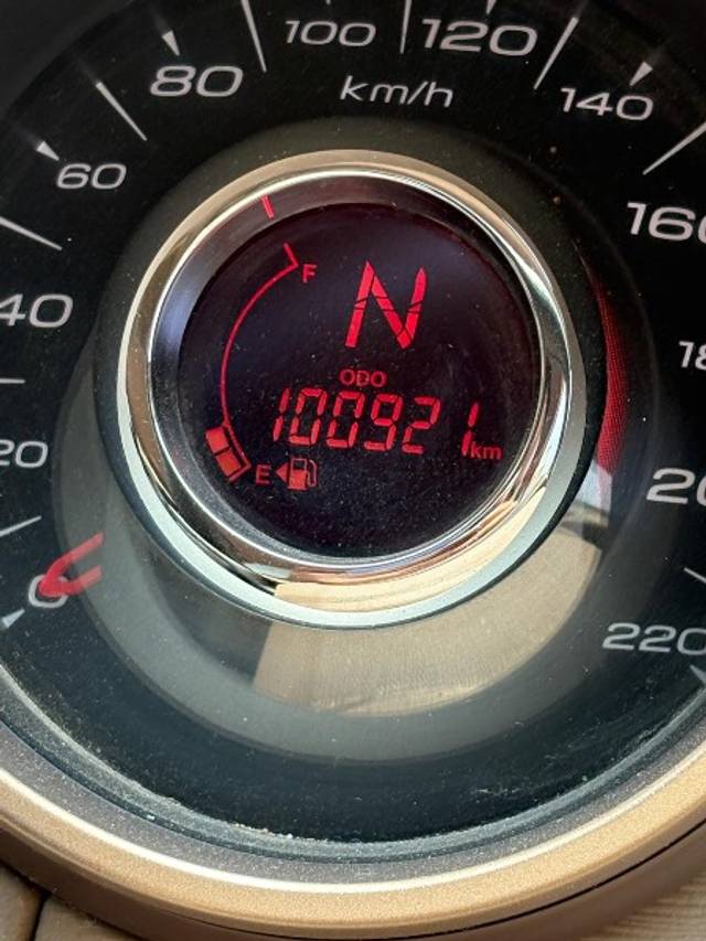https://images10.gaadi.com/usedgaadi-sellcar/UsedCar/e5be0320a/fad81f1e-107b-409d-ab82-4e073b98f948.jpeg?imwidth=6402