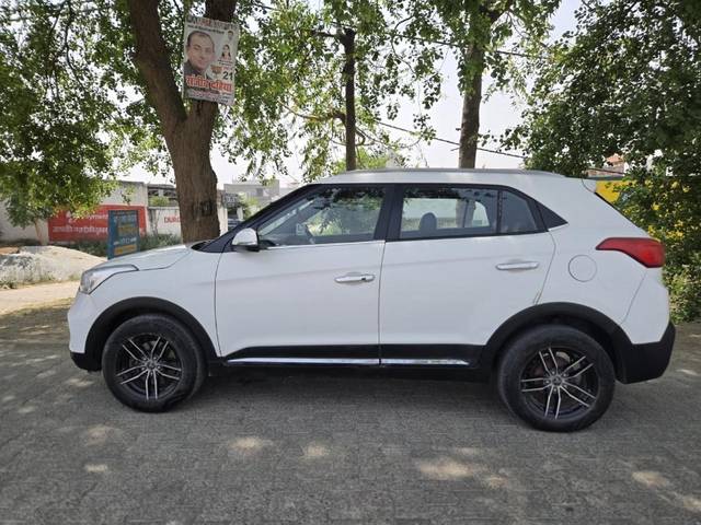 https://images10.gaadi.com/usedgaadi-sellcar/UsedCar/e5be414aa/ab00c759-a3bd-4c3e-9ab1-87a77c90d400.jpeg?imwidth=6401