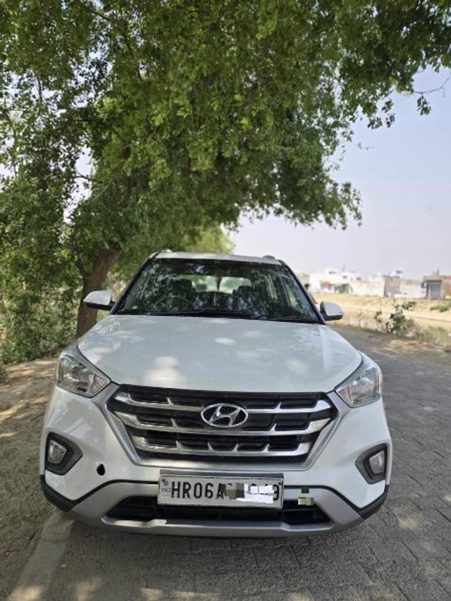 https://images10.gaadi.com/usedgaadi-sellcar/UsedCar/e5be414aa/e4cdb04c-4c74-4eba-b11e-2406b57480d9.jpeg?imwidth=6400