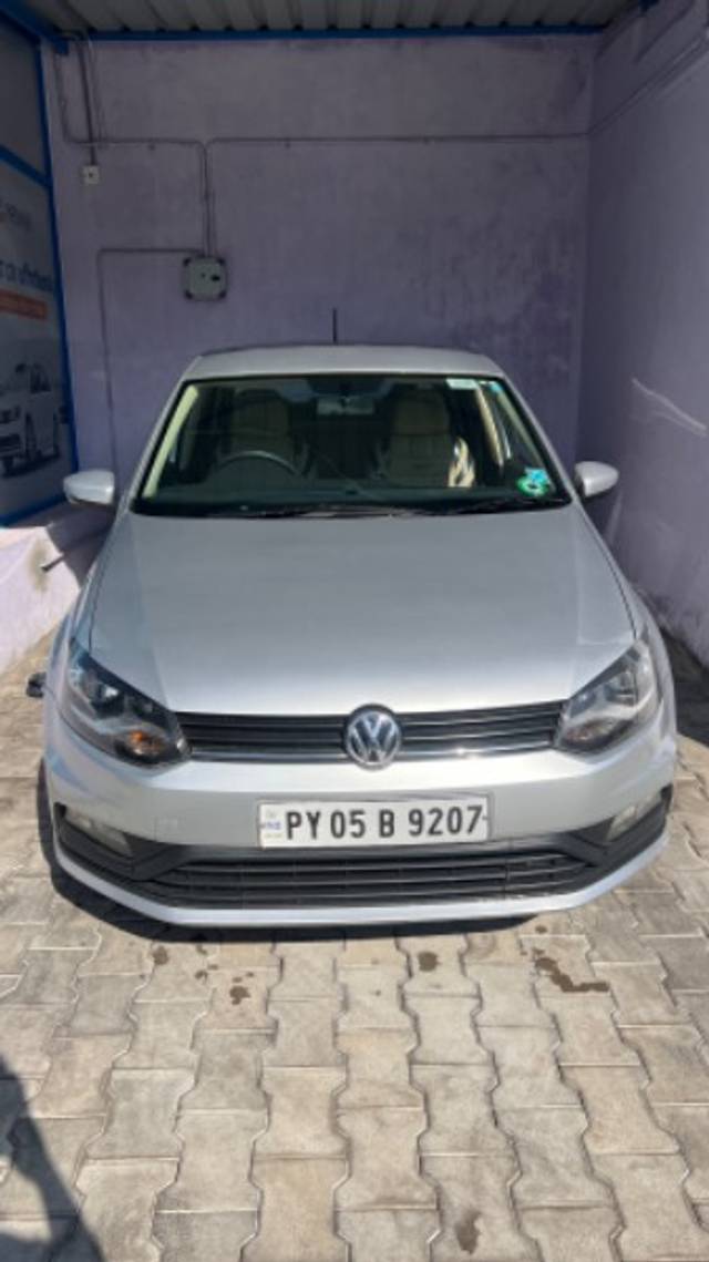 https://images10.gaadi.com/usedgaadi-sellcar/UsedCar/e5be6873a/edd17c05-f4f4-4c1f-af40-fd01a687b14a.jpeg?imwidth=6400