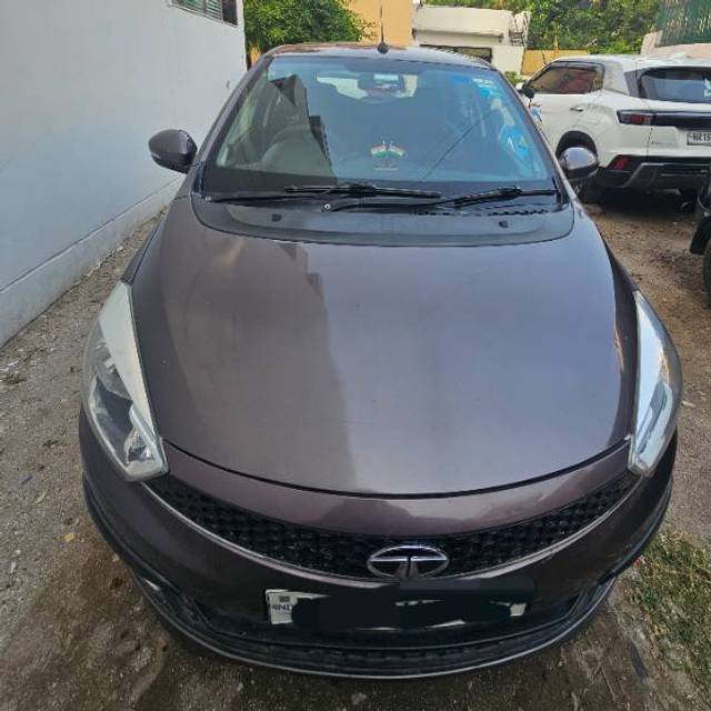 https://images10.gaadi.com/usedgaadi-sellcar/UsedCar/e5be9494a/65d06da0-58d3-412d-a8b6-1aca9650de5a.jpg?imwidth=6400