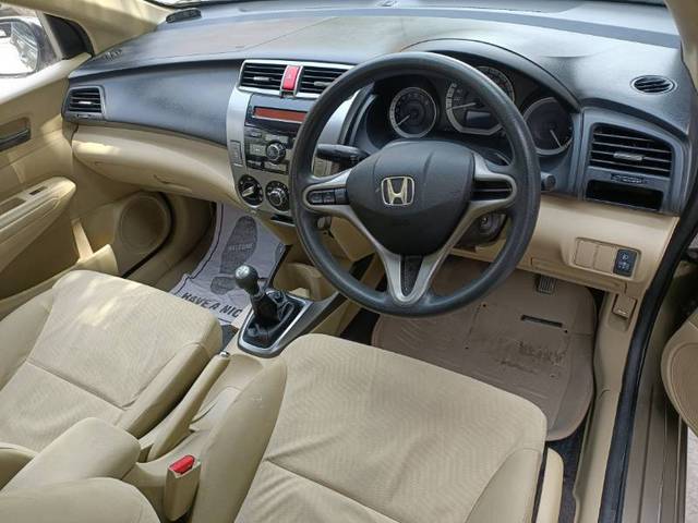 https://images10.gaadi.com/usedgaadi-sellcar/UsedCar/e5be97eca/15f1e487-bd6e-4c25-8799-1c3793aaf6b4.jpg?imwidth=6400