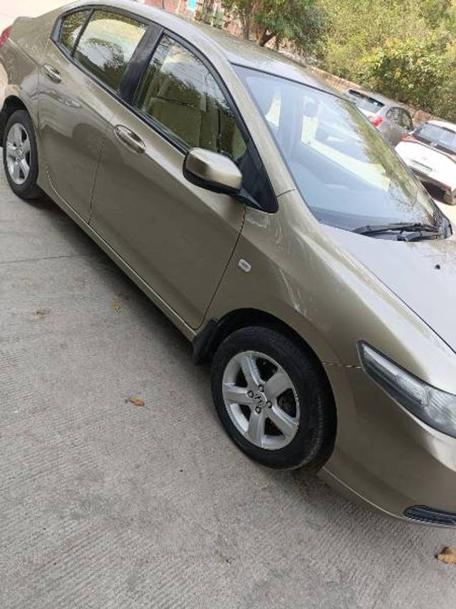 https://images10.gaadi.com/usedgaadi-sellcar/UsedCar/e5be97eca/3ddda3f1-f048-43d4-8544-e6457c89a518.jpg?imwidth=6401