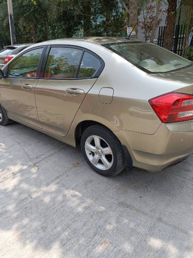 https://images10.gaadi.com/usedgaadi-sellcar/UsedCar/e5be97eca/50913352-0215-4f20-a249-0b2e64aa98dd.jpg?imwidth=6402