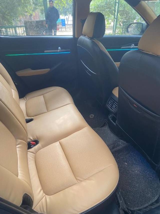 https://images10.gaadi.com/usedgaadi-sellcar/UsedCar/e5be9e64a/6ddb1e92-f1d8-40ca-b0fe-a9acc86eead2.jpeg?imwidth=6402