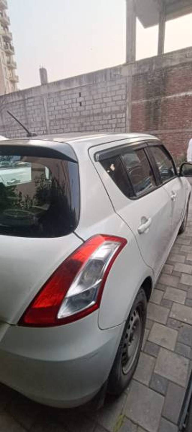 https://images10.gaadi.com/usedgaadi-sellcar/UsedCar/e5bec606a/6b32e87e-d2dc-463b-9754-530c0b0441a8.jpg?imwidth=6402