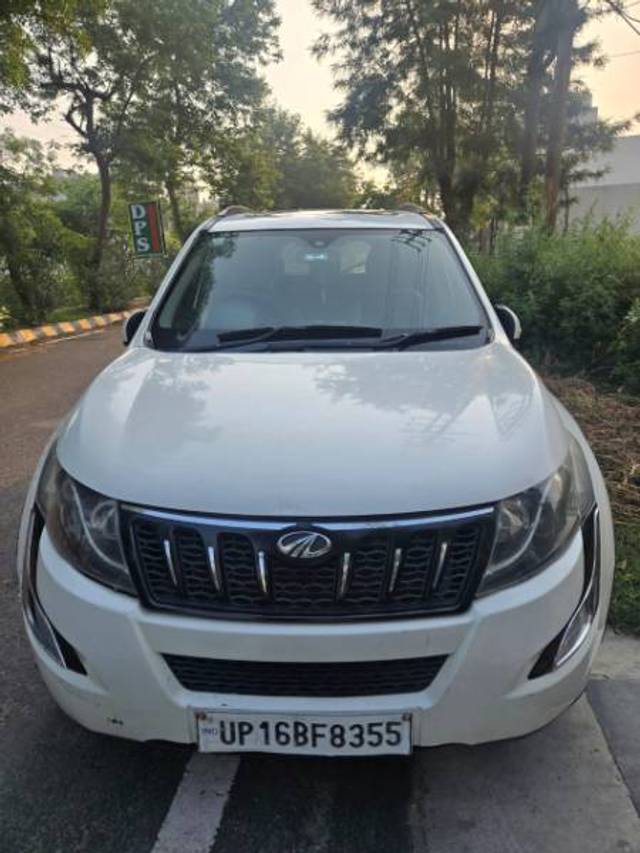 https://images10.gaadi.com/usedgaadi-sellcar/UsedCar/e5bed1fda/760214ad-ea23-4b71-bd9a-12a0ab384a1b.jpg?imwidth=6400