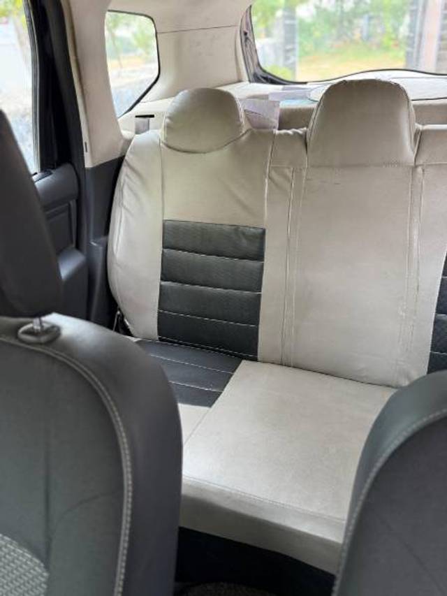 https://images10.gaadi.com/usedgaadi-sellcar/UsedCar/e5beed79a/225b2a2b-addb-43bc-afd2-9620cf72a78e.jpg?imwidth=6402