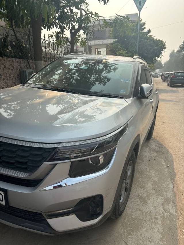 https://images10.gaadi.com/usedgaadi-sellcar/UsedCar/e5bf731ba/337d2a67-f437-4a99-be4e-0eac3d9d3b4d.jpeg?imwidth=6402