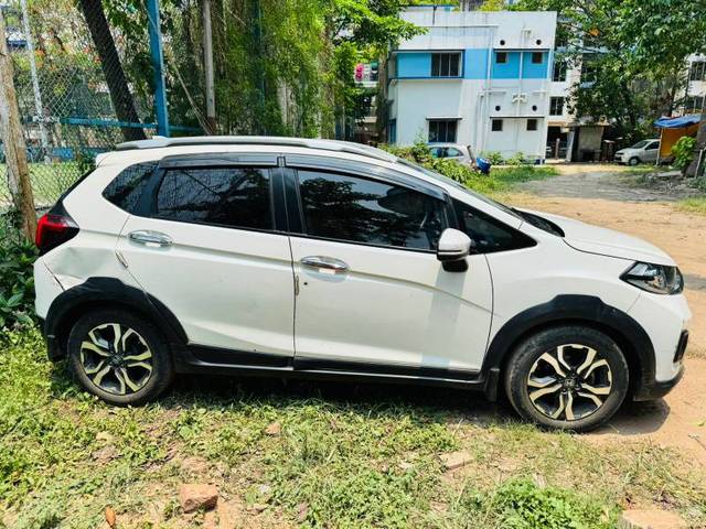 https://images10.gaadi.com/usedgaadi-sellcar/UsedCar/e5bf846ea/bdaa000b-8f09-4522-a06f-7e54ecbb1155.jpeg?imwidth=6401