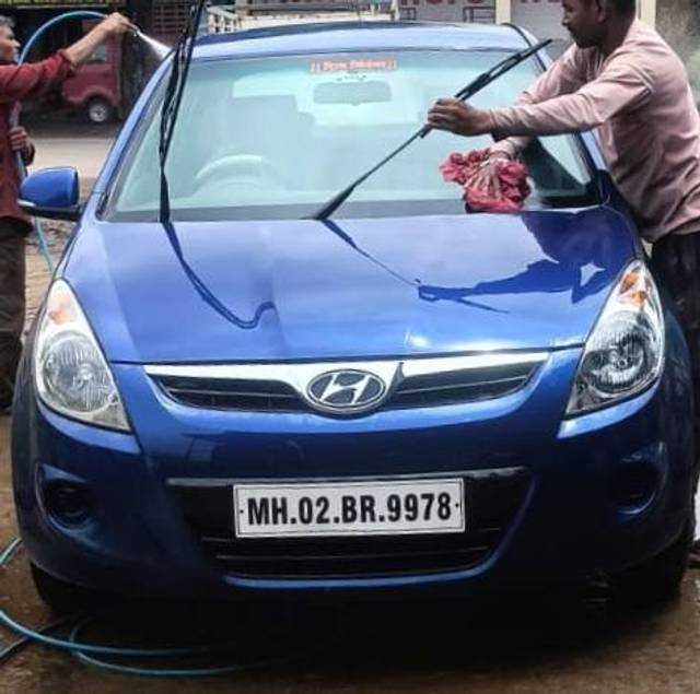 https://images10.gaadi.com/usedgaadi-sellcar/UsedCar/e5bfbe61a/879fe232-143d-4993-ab28-f969608fea4c.jpg?imwidth=6402