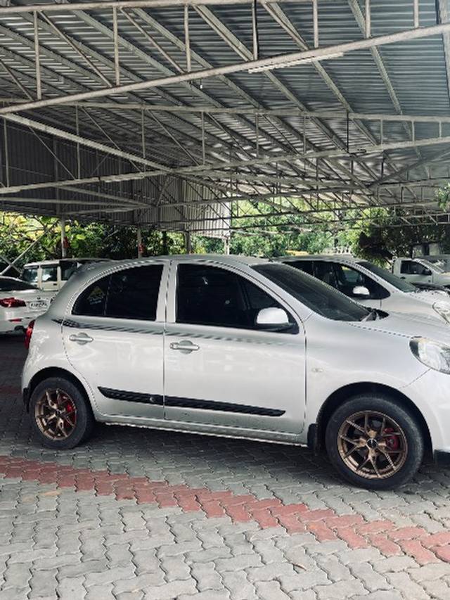https://images10.gaadi.com/usedgaadi-sellcar/UsedCar/e5bfcb2fa/50ab4a9d-759d-4bda-96fd-47ded8badb12.jpeg?imwidth=6400