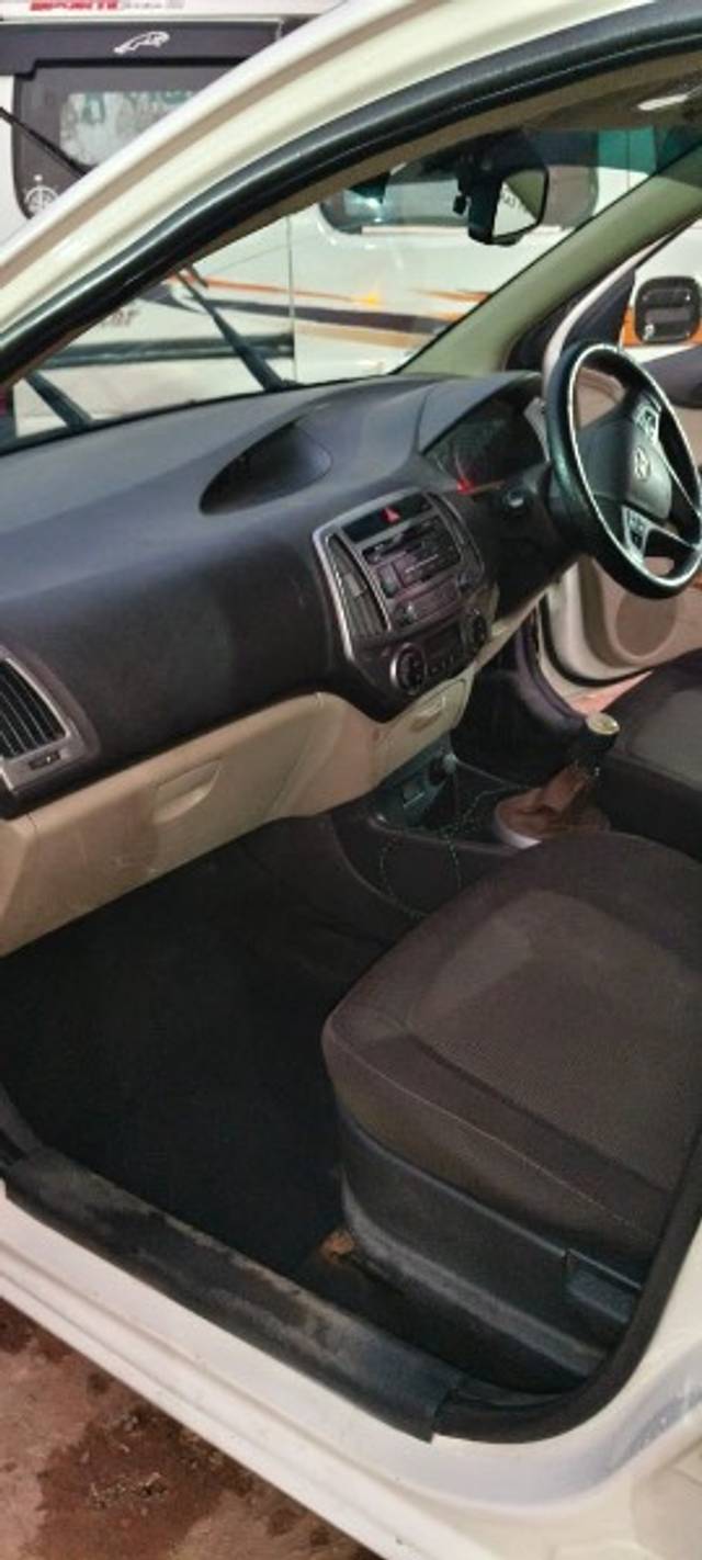 https://images10.gaadi.com/usedgaadi-sellcar/UsedCar/e5bfcc39a/af592ad1-f225-4e8e-b7b5-9147fc068362.jpeg?imwidth=6402