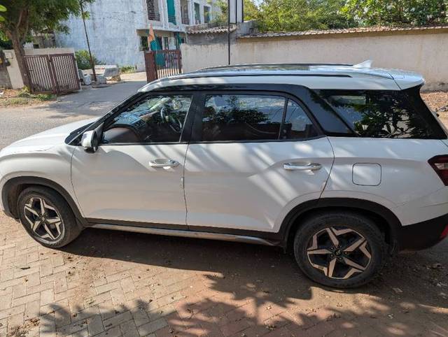 https://images10.gaadi.com/usedgaadi-sellcar/UsedCar/e5c0639ea/f121040c-f377-40e7-9c47-fc0c13ef35ce.jpg?imwidth=6400