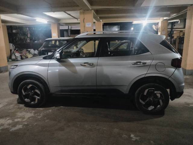 https://images10.gaadi.com/usedgaadi-sellcar/UsedCar/e5c0767ea/4cfdc950-3f3e-4572-8b0b-32c434b69d78.jpg?imwidth=6401