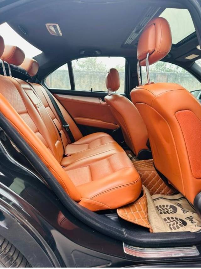 https://images10.gaadi.com/usedgaadi-sellcar/UsedCar/e5c08fa0a/1ab85ebb-ccce-4c1f-879a-8cf0939ef394.jpeg?imwidth=6402