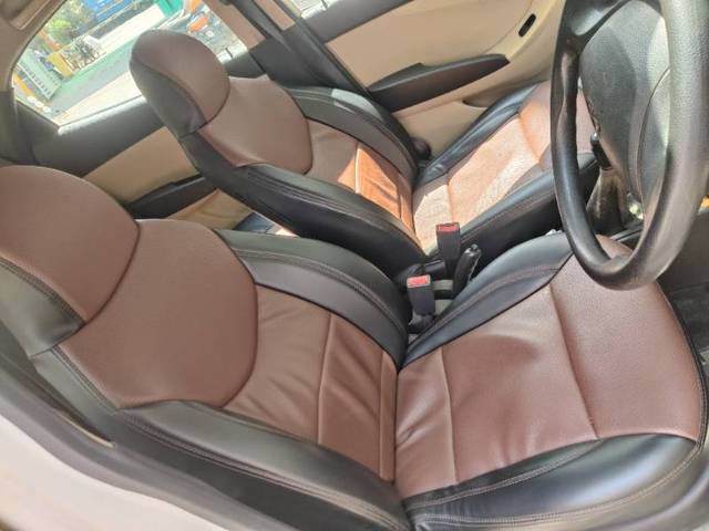 https://images10.gaadi.com/usedgaadi-sellcar/UsedCar/e5c0f6f8a/597cc976-d387-4af2-b277-2cc15904ed3a.jpg?imwidth=6401