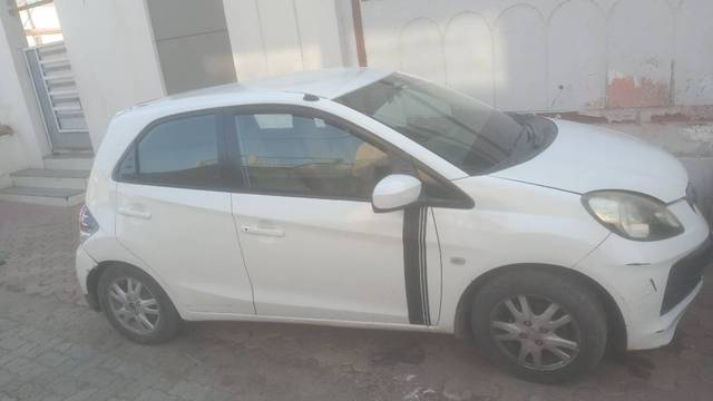 https://images10.gaadi.com/usedgaadi-sellcar/UsedCar/e5c10317a/e5572195-b963-48a6-823a-0eb430123a0f.jpeg?imwidth=6400