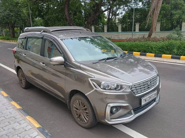 https://images10.gaadi.com/usedgaadi-sellcar/UsedCar/e5c13f9da/e3ea1d5b-1736-4a40-bb61-a183664055ac.jpg?imwidth=6400