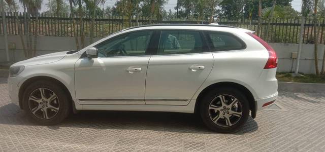 https://images10.gaadi.com/usedgaadi-sellcar/UsedCar/e5c15e28a/35d05bf2-b1a5-41a4-9e50-75bf65cecfda.jpg?imwidth=6401