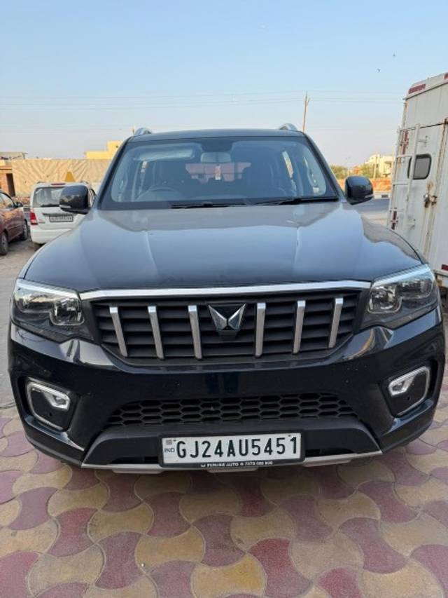 https://images10.gaadi.com/usedgaadi-sellcar/UsedCar/e5c18593a/cf50d608-5882-48cb-bc1f-a87bc0ebba43.jpeg?imwidth=6400