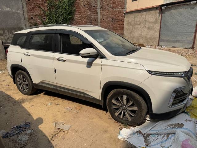 https://images10.gaadi.com/usedgaadi-sellcar/UsedCar/e5c19ee4a/bb6864be-611b-41f8-8d7e-dac3623f3f8f.jpeg?imwidth=6400