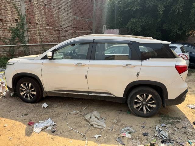 https://images10.gaadi.com/usedgaadi-sellcar/UsedCar/e5c19ee4a/f0248183-c75e-4355-b20a-d0b09edfbafd.jpeg?imwidth=6402