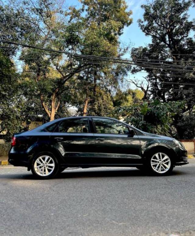 https://images10.gaadi.com/usedgaadi-sellcar/UsedCar/e5c1a4f7a/6a5388d6-3c0a-41b8-8c9e-64731712f41f.jpg?imwidth=6400
