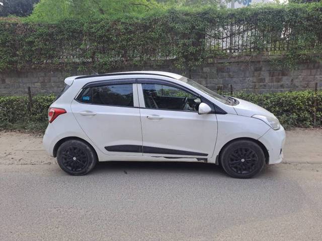 https://images10.gaadi.com/usedgaadi-sellcar/UsedCar/e5c1bbdca/c3b6d541-bb9d-4a31-a624-f3484cbc6600.jpeg?imwidth=6401