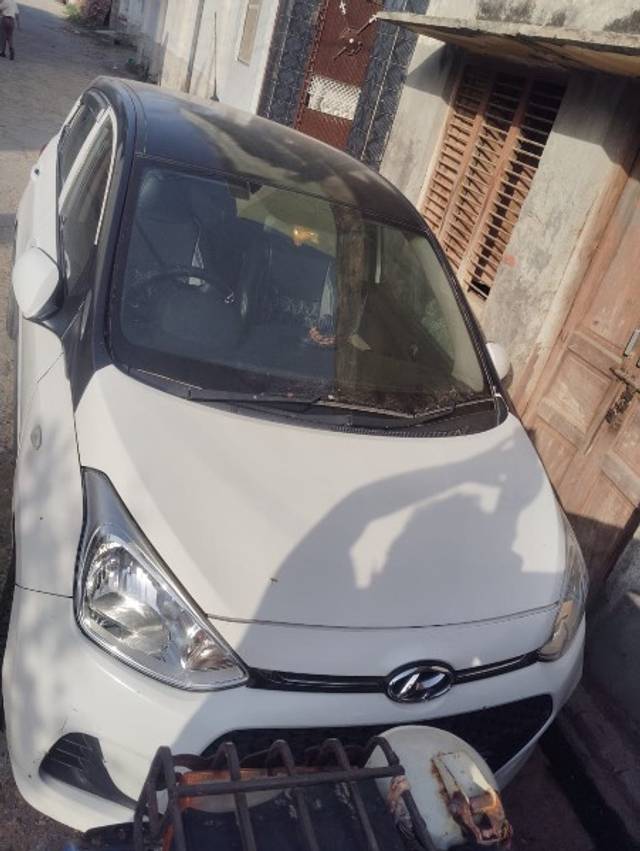 https://images10.gaadi.com/usedgaadi-sellcar/UsedCar/e5c22594a/7400a558-58c2-479f-9c02-d5fc36592127.jpeg?imwidth=6402
